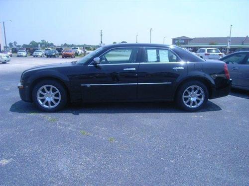 Chrysler 300C 2010 photo 2
