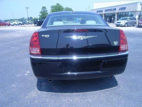 Chrysler 300C 2010 photo 3