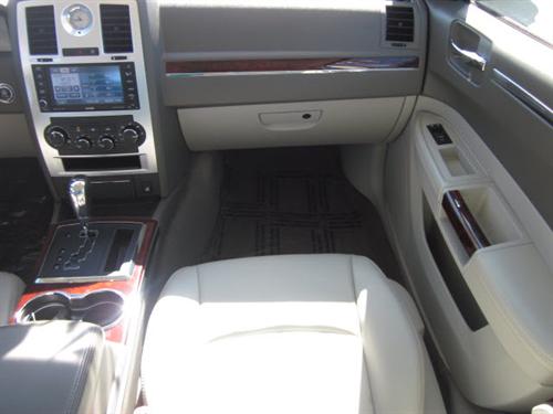 Chrysler 300C 2010 photo 1