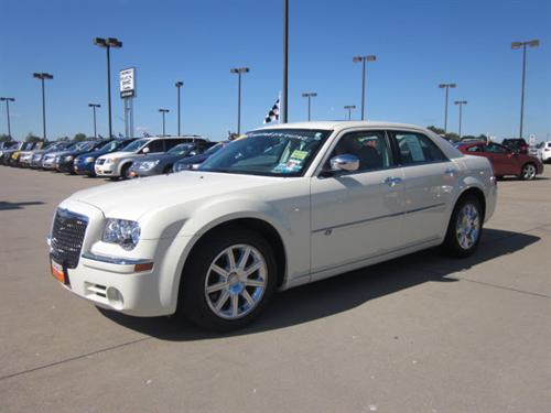 Chrysler 300C 2010 photo 2