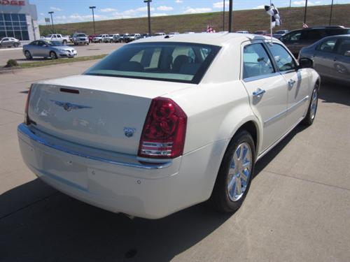 Chrysler 300C 2010 photo 4