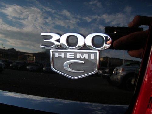 Chrysler 300C 2010 photo 3