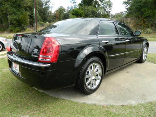 Chrysler 300C 2010 photo 2