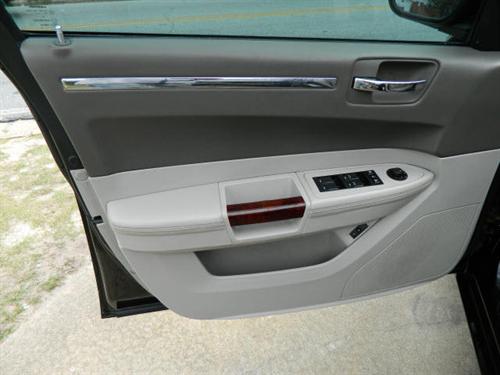 Chrysler 300C 2010 photo 4