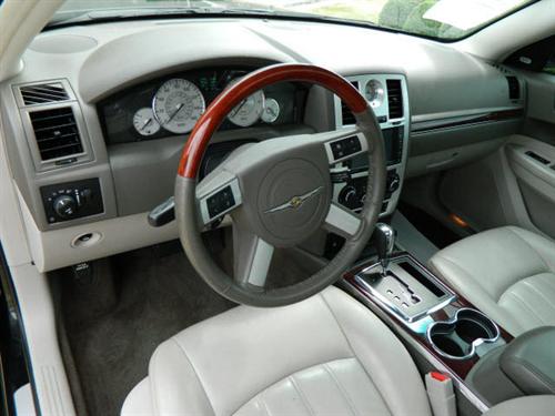 Chrysler 300C 2010 photo 5
