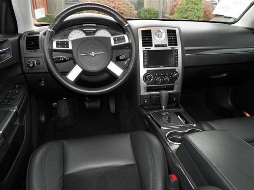 Chrysler 300C 2010 photo 1