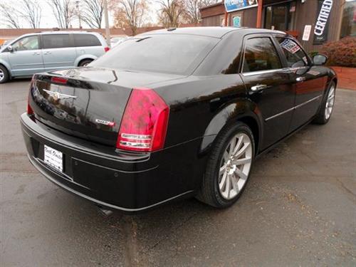 Chrysler 300C 2010 photo 2