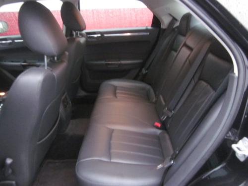 Chrysler 300C 2010 photo 2