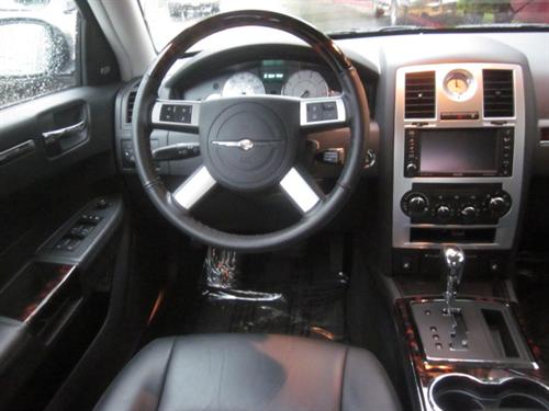 Chrysler 300C 2010 photo 3