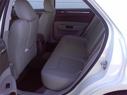 Chrysler 300C 2010 photo 2