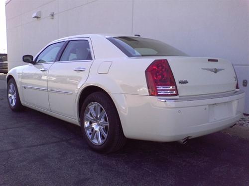 Chrysler 300C 2010 photo 4