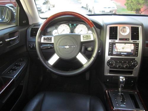 Chrysler 300C 2010 photo 4