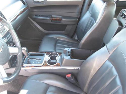 Chrysler 300C 2010 photo 2