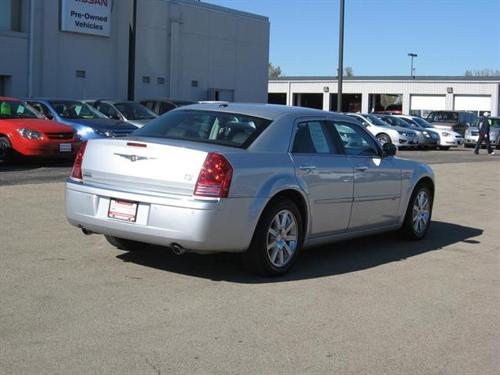 Chrysler 300C 2010 photo 3