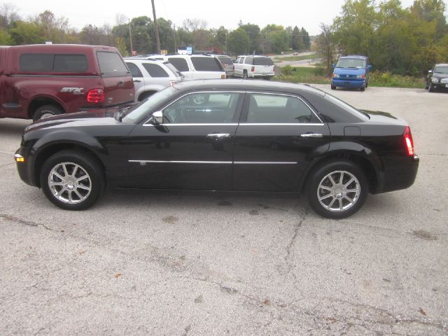 Chrysler 300C 2010 photo 3