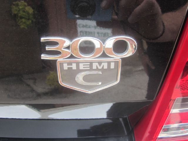 Chrysler 300C 2010 photo 4