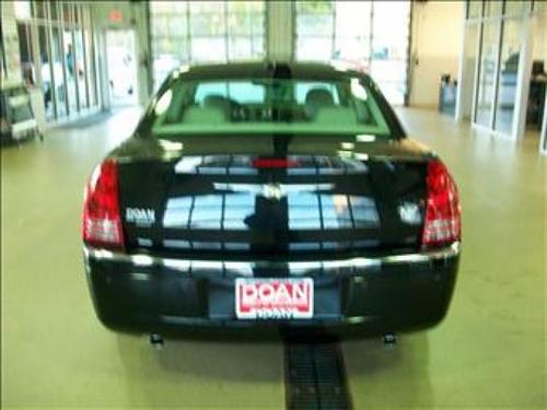 Chrysler 300C 2010 photo 1