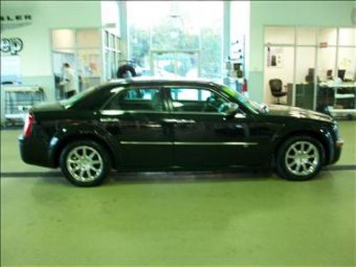 Chrysler 300C 2010 photo 2
