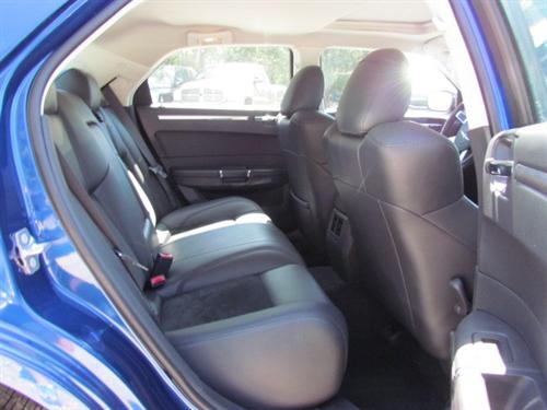 Chrysler 300C 2010 photo 1