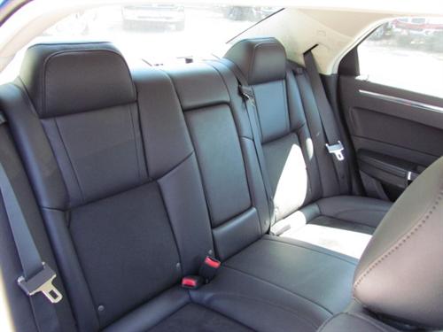 Chrysler 300C 2010 photo 2