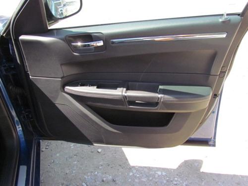 Chrysler 300C 2010 photo 3