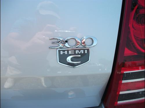 Chrysler 300C 2010 photo 2