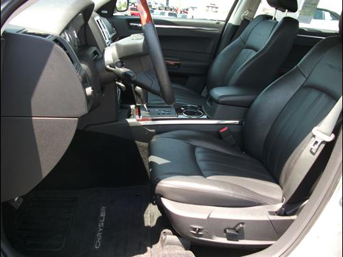 Chrysler 300C 2010 photo 5