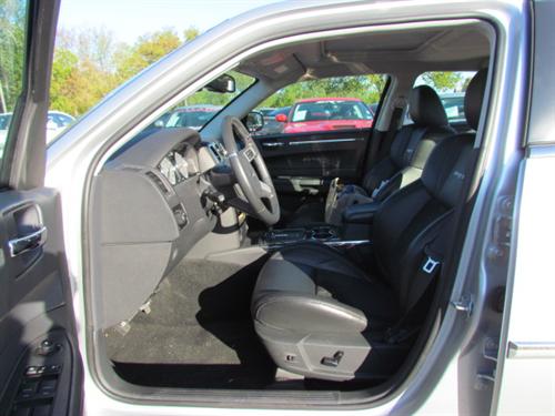 Chrysler 300C 2010 photo 2