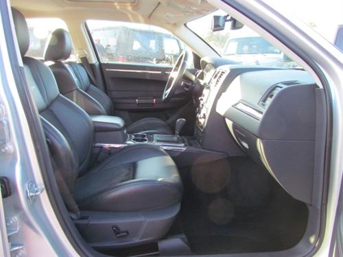 Chrysler 300C 2010 photo 4