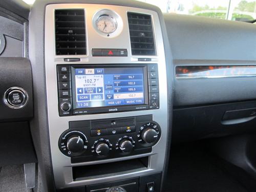 Chrysler 300C 2010 photo 1