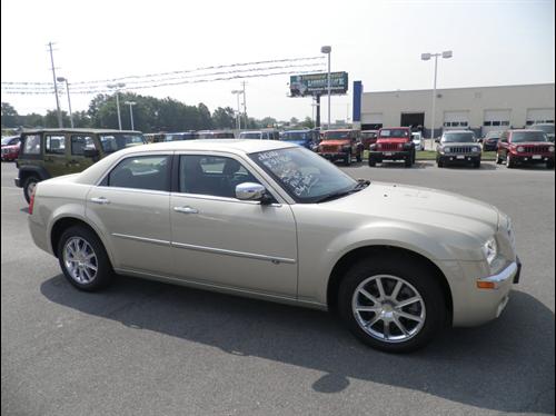 Chrysler 300C 2010 photo 1