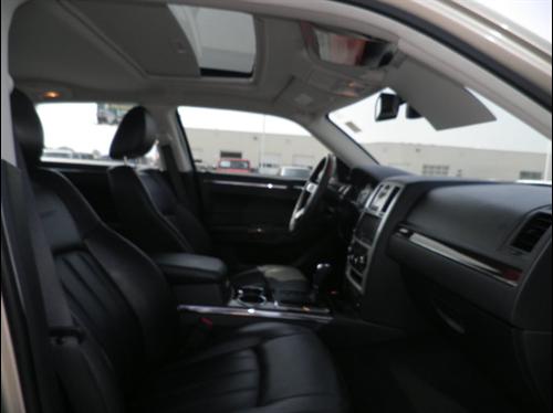 Chrysler 300C 2010 photo 2