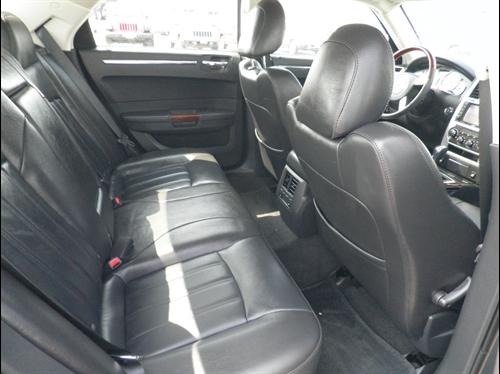 Chrysler 300C 2010 photo 3