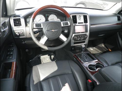 Chrysler 300C 2010 photo 4