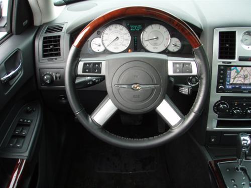 Chrysler 300C 2010 photo 1