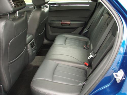 Chrysler 300C 2010 photo 2