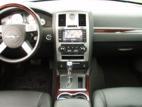 Chrysler 300C 2010 photo 4
