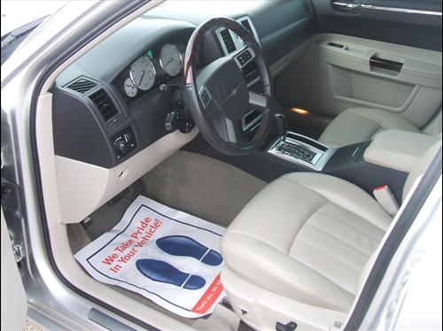 Chrysler 300C 2010 photo 3