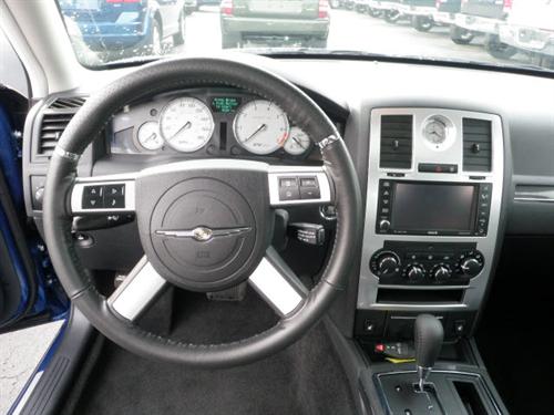 Chrysler 300C 2010 photo 1