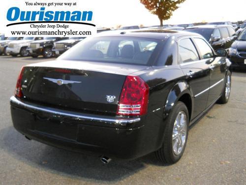 Chrysler 300C 2010 photo 2