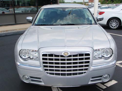 Chrysler 300C 2010 photo 3