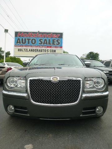 Chrysler 300C 2010 photo 1