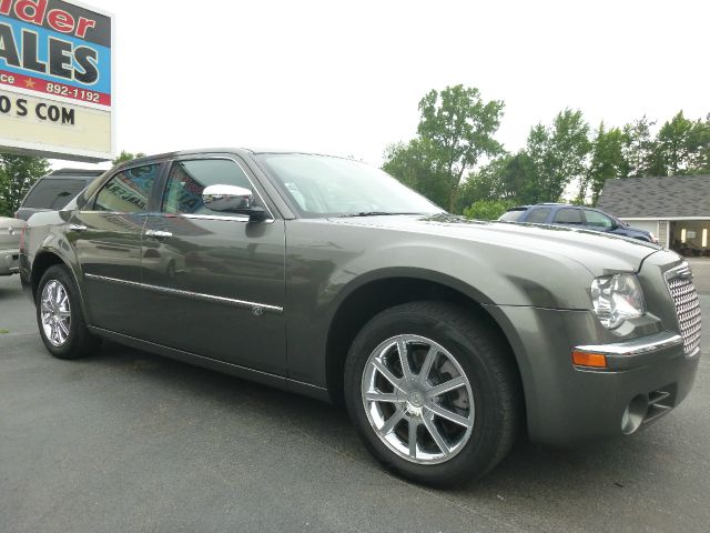 Chrysler 300C 2010 photo 2