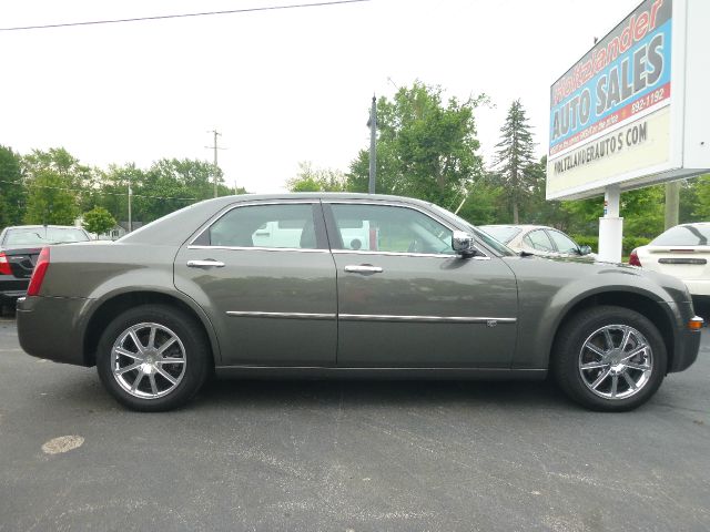Chrysler 300C 2010 photo 4