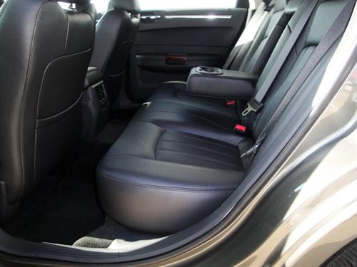 Chrysler 300C 2010 photo 1