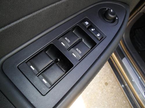 Chrysler 300C 2010 photo 2