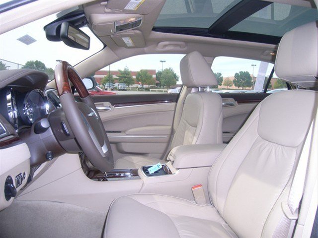 Chrysler 300C 2011 photo 5