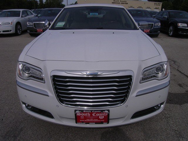 Chrysler 300C 2011 photo 1