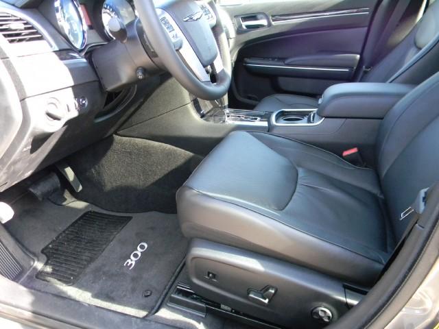 Chrysler 300C 2011 photo 3