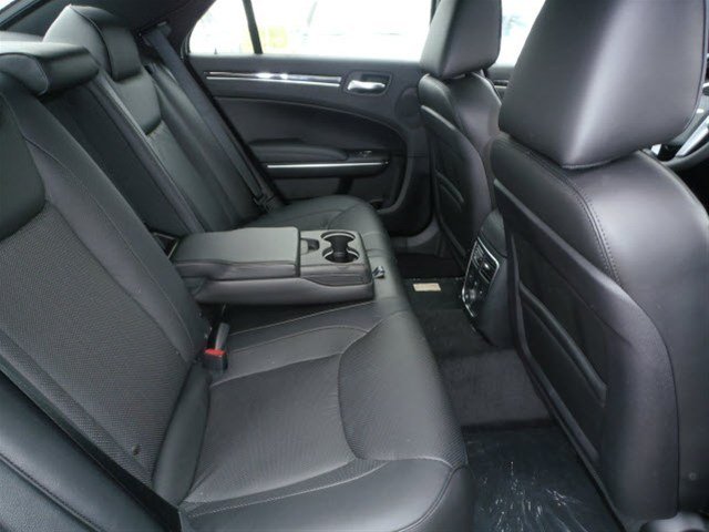 Chrysler 300C 2011 photo 4